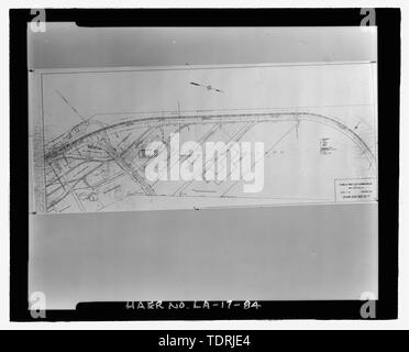 Photocopie de décembre 1938 dessin. Copie imprimée situé dans le plan fichiers à New Orleans Public Belt Railroad Administration bureau au 5100 route de Jefferson, Jefferson, Louisiana 70123. Dessinateur inconnu. ; 1938 PONT DE DESSIN PLAN montrant l'AUTOROUTE JEFFERSON ROND ET L'AUGMENTATION DE LA SECTION DE FER SUR RIVE EST DÉBUT DE LA STATION ET SE TERMINANT À 264,00 211,20 STATION. - Huey P. long pont, enjambant la rivière Mississipi environ à mi-chemin entre neuf et douze mille points en amont et de l'ouest de la Nouvelle Orléans, Jefferson, Jefferson Parish, LA ; Modjeski, Masters et Chase Banque D'Images