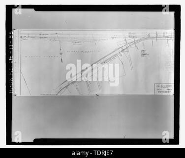 Photocopie de décembre 1938 dessin. Copie imprimée situé dans le plan fichiers à New Orleans Public Belt Railroad Administration bureau au 5100 route de Jefferson, Jefferson, Louisiana 70123. Dessinateur inconnu. ; 1938 PONT DE DESSIN PLAN montrant les concentrations élevées de fer SECTION SUR RIVE EST DE COMMENCER À LA STATION 211,20 ET SE TERMINANT AU DÉBUT DE LA RIVE EST À 194,22 L'APPROCHE DE LA STATION. - Huey P. long pont, enjambant la rivière Mississipi environ à mi-chemin entre neuf et douze mille points en amont et de l'ouest de la Nouvelle Orléans, Jefferson, Jefferson Parish, LA ; Modjeski, Masters et Chase, Banque D'Images