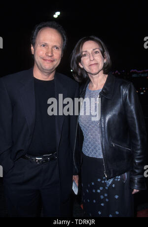 Oct 13, 1999 ; Los Angeles, CA, USA ; acteur Billy Crystal @ la première de 'l'histoire de nous'.. (Crédit Image : Chris Delmas/Zuma sur le fil) Banque D'Images