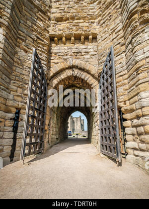 Château de Warkworth, Warkworth, Northumberland, Angleterre - 30 avril 2019. L'entrée du château de Warkworth, un bâtiment médiéval suppose l'être Banque D'Images