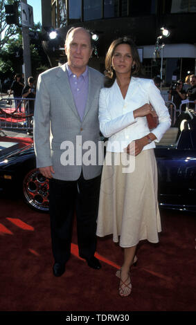 Juin 05, 2000 ; Los Angeles, CA, USA ; acteur Robert DUVALL & amie LUCIANA @ l 'Entré en 60 secondes' première du film.. (Crédit Image : Chris Delmas/Zuma sur le fil) Banque D'Images