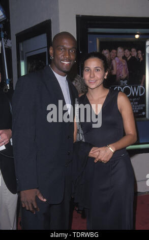 Mai 17, 2000 ; Los Angeles, CA, USA ; GERVASE de ''SI'' ("survivor @ la "dans la foule" première du film.. (Crédit Image : Chris Delmas/Zuma sur le fil) Banque D'Images