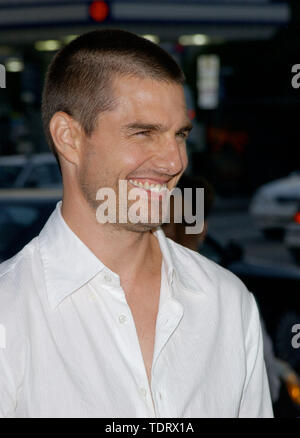 Aug 07, 2001 ; Los Angeles, CA, USA ; acteur/producteur TOM CRUISE @ l La première de 'les autres.' (image Crédit : © Chris Delmas/Zuma sur le fil) Banque D'Images