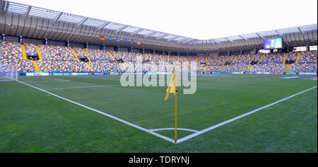 Udine, Italie. 17 Juin, 2019. Football : U-21 Hommes : EM, Allemagne - Danemark, premier tour, 1e journée, Groupe B : La Dacia Arena stade de football (appelé Stadio Friuli jusqu'en 2016). Credit : CŽzaro De Luca/dpa/Alamy Live News Banque D'Images