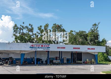 Panama City, Floride, USA. 15 Juin, 2019. Dans environ 8 mois après la destruction de l'ouragan Michael, parties de la Floride, y compris la ville de Panama, continuent à subir les ruines derrière le désormais considérée comme la catégorie 5 l'ouragan Michael. L'ouragan a causé un montant estimatif de 25,1 milliards de dollars en dommages-intérêts. La force de la tempête est révolue depuis longtemps, mais les dégâts laissés derrière reste comme un rappel douloureux. Crédit : Jeremy Raines/ZUMA/Alamy Fil Live News Banque D'Images