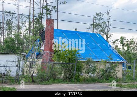 Panama City, Floride, USA. 15 Juin, 2019. Dans environ 8 mois après la destruction de l'ouragan Michael, parties de la Floride, y compris la ville de Panama, continuent à subir les ruines derrière le désormais considérée comme la catégorie 5 l'ouragan Michael. L'ouragan a causé un montant estimatif de 25,1 milliards de dollars en dommages-intérêts. La force de la tempête est révolue depuis longtemps, mais les dégâts laissés derrière reste comme un rappel douloureux. Crédit : Jeremy Raines/ZUMA/Alamy Fil Live News Banque D'Images