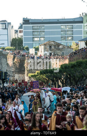 Lugo, Lugo, Espagne. 15 Juin, 2019. Le défilé autour du mur romain pendant le festival.Arde Lucus, festival est célébré dans la ville depuis 2001 à la fin de juin, c'est un festival de la Galice d'intérêt touristique. Il Galician-Roman renoue avec le passé de la ville et il a été créé pour commémorer la fondation de la société. Credit : Brais Gonzalez Rouco SOPA/Images/ZUMA/Alamy Fil Live News Banque D'Images