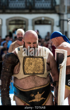 Lugo, Lugo, Espagne. 15 Juin, 2019. Un homme habillé comme gladiator pendant le festival.Arde Lucus, festival est célébré dans la ville depuis 2001 à la fin de juin, c'est un festival de la Galice d'intérêt touristique. Il Galician-Roman renoue avec le passé de la ville et il a été créé pour commémorer la fondation de la société. Credit : Brais Gonzalez Rouco SOPA/Images/ZUMA/Alamy Fil Live News Banque D'Images