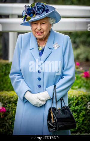 Ascot, UK. 18 Juin, 2019. La Reine Elizabeth à Ascot, Royaume-Uni, 18 juin 2019. |/Alamy Live News Banque D'Images