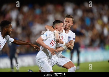 Cesena, Italie. 18 Juin, 2019. Phil Foden d'Angleterre célèbre le premier but de notation au cours de l'UEFA EURO 2019 U-21 Championship match entre l'Angleterre U-21 et U-21 à la France Stade Manuzzi Orogel 'Dino', Cesena, Italie le 18 juin 2019. Photo par Giuseppe maffia. Credit : UK Sports Photos Ltd/Alamy Live News Banque D'Images