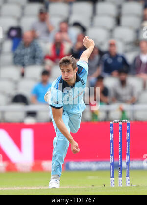 MANCHESTER, Angleterre. 18 juin 2019 : Chris Woakes bowling d'Angleterre pendant l'Angleterre v l'Afghanistan, l'ICC Cricket World Cup Match, à Old Trafford, Manchester, Angleterre. Credit : European Sports Agence photographique/Alamy Live News Banque D'Images