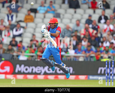 MANCHESTER, Angleterre. 18 juin 2019 : Hashmatullah Shahidi d'Afghanistan au cours de l'Angleterre au bâton v l'Afghanistan, l'ICC Cricket World Cup Match, à Old Trafford, Manchester, Angleterre. Credit : European Sports Agence photographique/Alamy Live News Banque D'Images