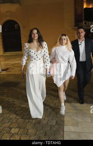 Malaga, Espagne. 19 Juin, 2019. La chanteuse Rosala reçoit le Prix des arts de la scène ''Antonio Banderas'' de la Malaga acteur dans le théâtre Cervantes à Malaga, organisé par l'école. Esaem Antonio Banderas qui était accompagné de sa petite amie Nicole Kimpel.Après l'attribution de l'acteur invité le jeune artiste de dormir et manger dans sa maison à Malaga Crédit : Lorenzo Carnero/ZUMA/Alamy Fil Live News Banque D'Images