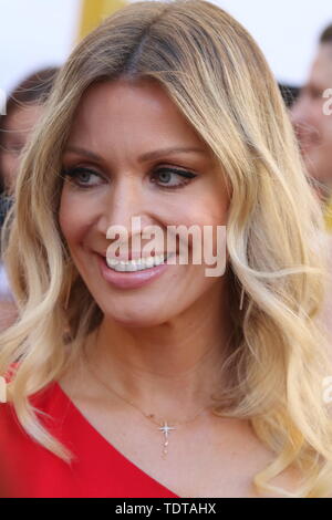 Malaga, Espagne. 19 Juin, 2019. La chanteuse Rosala reçoit le Prix des arts de la scène ''Antonio Banderas'' de la Malaga acteur dans le théâtre Cervantes à Malaga, organisé par l'école. Esaem Antonio Banderas qui était accompagné de sa petite amie Nicole Kimpel.Après l'attribution de l'acteur invité le jeune artiste de dormir et manger dans sa maison à Malaga Crédit : Lorenzo Carnero/ZUMA/Alamy Fil Live News Banque D'Images