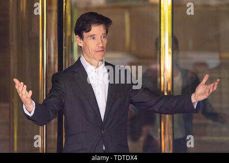 La direction du parti conservateur contender Rory Stewart à l'extérieur de la télévision Millbank studios à Londres. Banque D'Images