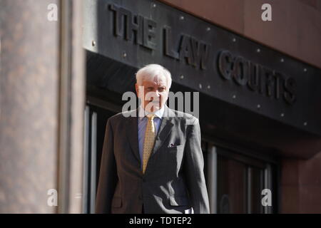 Ancien député conservateur Harvey Proctor arrive à Newcastle Crown Court de témoigner dans le procès de Carl Hêtre, 51, de Gloucester, qui est accusé d'inventer un réseau pédophile VIP de Westminster. Banque D'Images