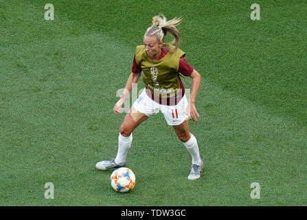 L'Angleterre Toni Duggan se réchauffe avant pendant la Coupe du Monde féminine de la fifa, Groupe d match au stade de Nice. Banque D'Images