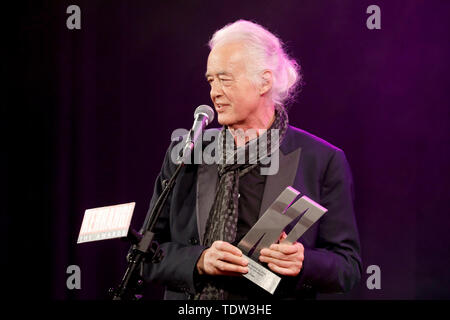 Jimmy Page recueille l'icône award au Kerrang ! Prix à Islington, l'hôtel de ville de Londres. Banque D'Images