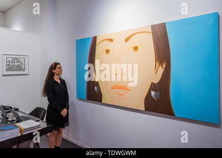 Londres, Royaume-Uni. 19 Jun 2019. Alex Catz, Corinne, 2006 - Galerie de l'Opéra célèbre son 25e anniversaire avec une nouvelle exposition intitulée Icônes américaines - une interprétation de l'Années 1980 New York street culture, avec un mélange d'œuvres médiatiques par les artistes du 20e siècle notamment Keith Haring, Jean-Michel Basquiat, Andy Warhol et Alexander Calder. Les œuvres comprises dans cette exposition reflètent une période qui a vu l'épidémie de drogues de plus en plus, la crise du SIDA, la guerre froide, le capitalisme à grande échelle, de l'espace aux côtés de courses un chômage élevé et la hausse des inégalités. Crédit : Guy Bell/Alamy Live News Banque D'Images