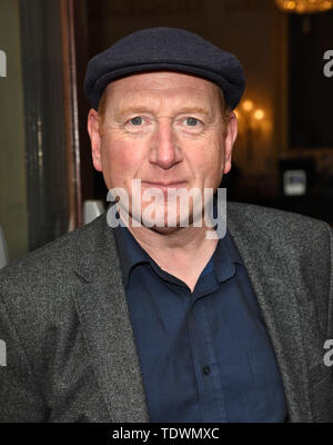 Londres, Royaume-Uni. 19 Juin, 2019. Adrian Scarborough à l'Amer Presse Blé nuit au Garrick Theatre, Charing Cross Road Crédit : SOPA/Alamy Images Limited Live News Banque D'Images