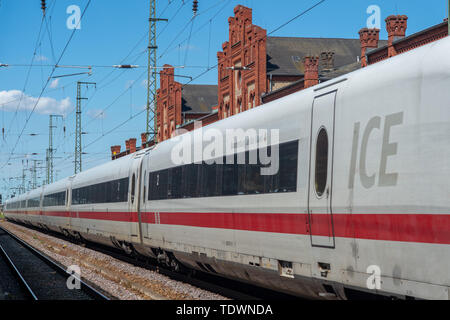 Hansestadt Stendal (Allemagne). 13 Juin, 2019. Il y a un train de glace à Stendal. Credit : Klaus-Dietmar Gabbert/dpa-Zentralbild/ZB/dpa/Alamy Live News Banque D'Images