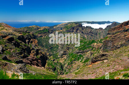 Vue du Pico do Arieiro vers les montagnes à l'ouest, de Madère Banque D'Images