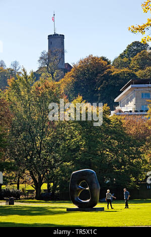 Château Sparrenburg et jardin de sculptures à Bielefeld, en Allemagne, en Rhénanie du Nord-Westphalie, à l'Est de la Westphalie, Bielefeld Banque D'Images