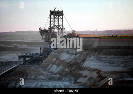 L'exploitation minière à ciel ouvert de lignite roue-pelle avec, en Allemagne, en Rhénanie du Nord-Westphalie, Garzweiler, Juechen Banque D'Images