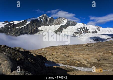 Vue depuis la route de haut alpin au Mont Grossglockner Pasterze Glacier au matin et brouillard, Kaiser-Franz-Josef-Hoehe, Autriche, Tyrol de l'Est Banque D'Images