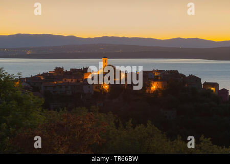 Beli village sur plage sur l'île de Cres Tramontana, Croatie, Cres Banque D'Images