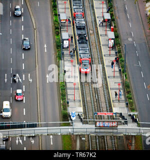 Vue aérienne de la station de tramway et de la route, l'Allemagne Deutzer Freiheit, Berlin, Cologne, Rhénanie Banque D'Images