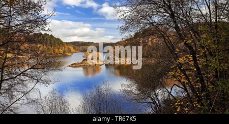 Lac de stockage Wuppertalsperre en automne, l'Allemagne, en Rhénanie du Nord-Westphalie, région du Bergisches Land, à Remscheid Banque D'Images