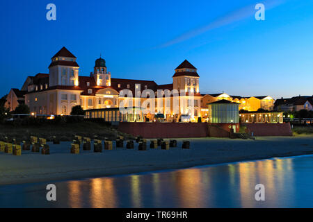 Kurhaus Binz dans la soirée, l'Allemagne, de Mecklembourg-Poméranie occidentale, Ruegen BINZ Banque D'Images