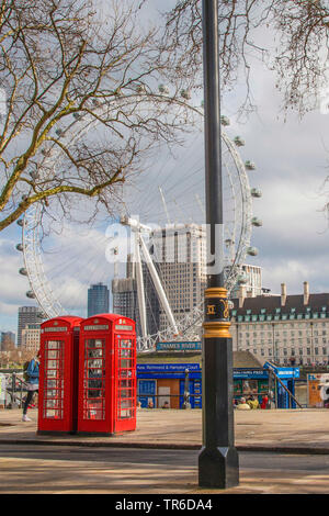 London Eye et téléphone rouge boîtes, Royaume-Uni, Angleterre, Londres Banque D'Images