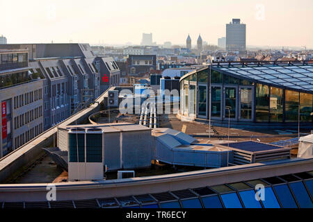 Vue sur les toits de l'église de St Michael, Allemagne, Rhénanie du Nord-Westphalie, Cologne, Banque D'Images