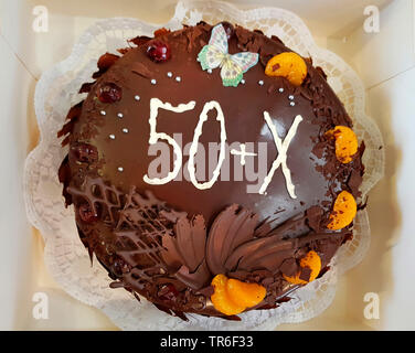 Gateau Au Chocolat Pour Une Personnes Avec L Age De 50 Est Photographie Allemagne Photo Stock Alamy