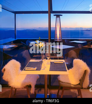 Restaurant d'un hôtel de luxe dans la soirée, la France, Saint Tropez Banque D'Images