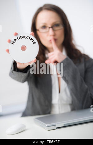 Femme d'affaires avec CD, Suisse Banque D'Images