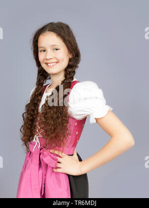 Jeune fille dans un dirndl , Allemagne, Bavière Banque D'Images