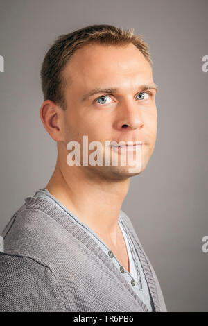 Le portrait d'un homme blond aux yeux bleus, Allemagne Banque D'Images