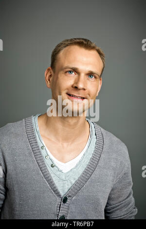 Le portrait d'un homme blond aux yeux bleus, Allemagne Banque D'Images
