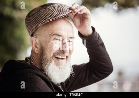 Vieil homme avec une barbe outdoor, Allemagne Banque D'Images