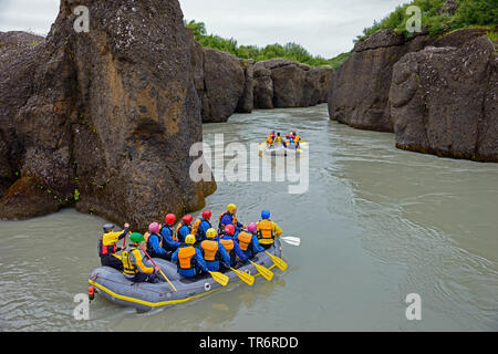 Rafting dans le canyon de la rivière Hvita, Bruarhlod, Islande Banque D'Images