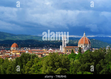 Vue depuis le jardin de Boboli de la cathédrale de Florence et du Campanile de Giotto, Italie, Florence Banque D'Images