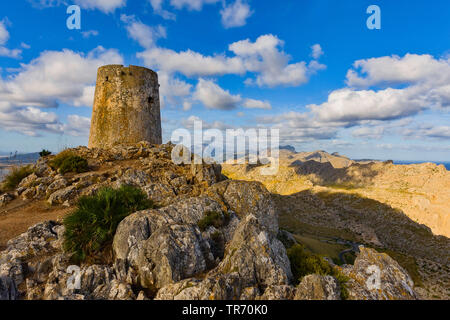 Tour de défense historique Le Cap Formentor, Espagne, Îles Baléares, Majorque Banque D'Images