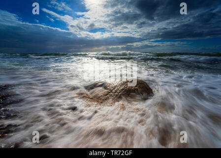 La vague de rocher dans la région de la mer Baltique Mecklembourg-Poméranie-Occidentale, Allemagne, le Relais du lac, am Darss, Prerow Banque D'Images