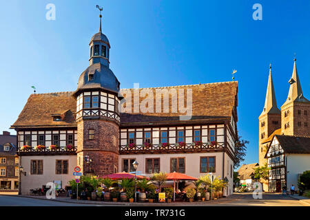 Hôtel de ville historique et de l'église St Kiliani, Allemagne, Rhénanie du Nord-Westphalie, à l'Est de la Westphalie, Hoexter Banque D'Images