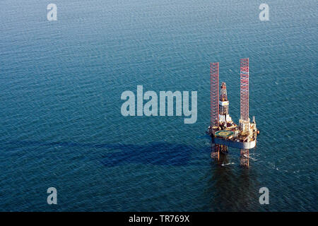 Oilbarge de forage en mer du Nord, photo aérienne, Pays-Bas Banque D'Images