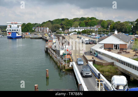 Un Wightlink de quitter le terminal de ferry à Lymington, Hampshire, à destination de Yarmouth sur l'île de Wight Banque D'Images