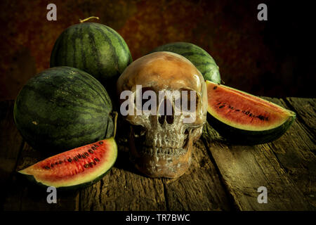 Nature morte au crâne et pastèque Banque D'Images